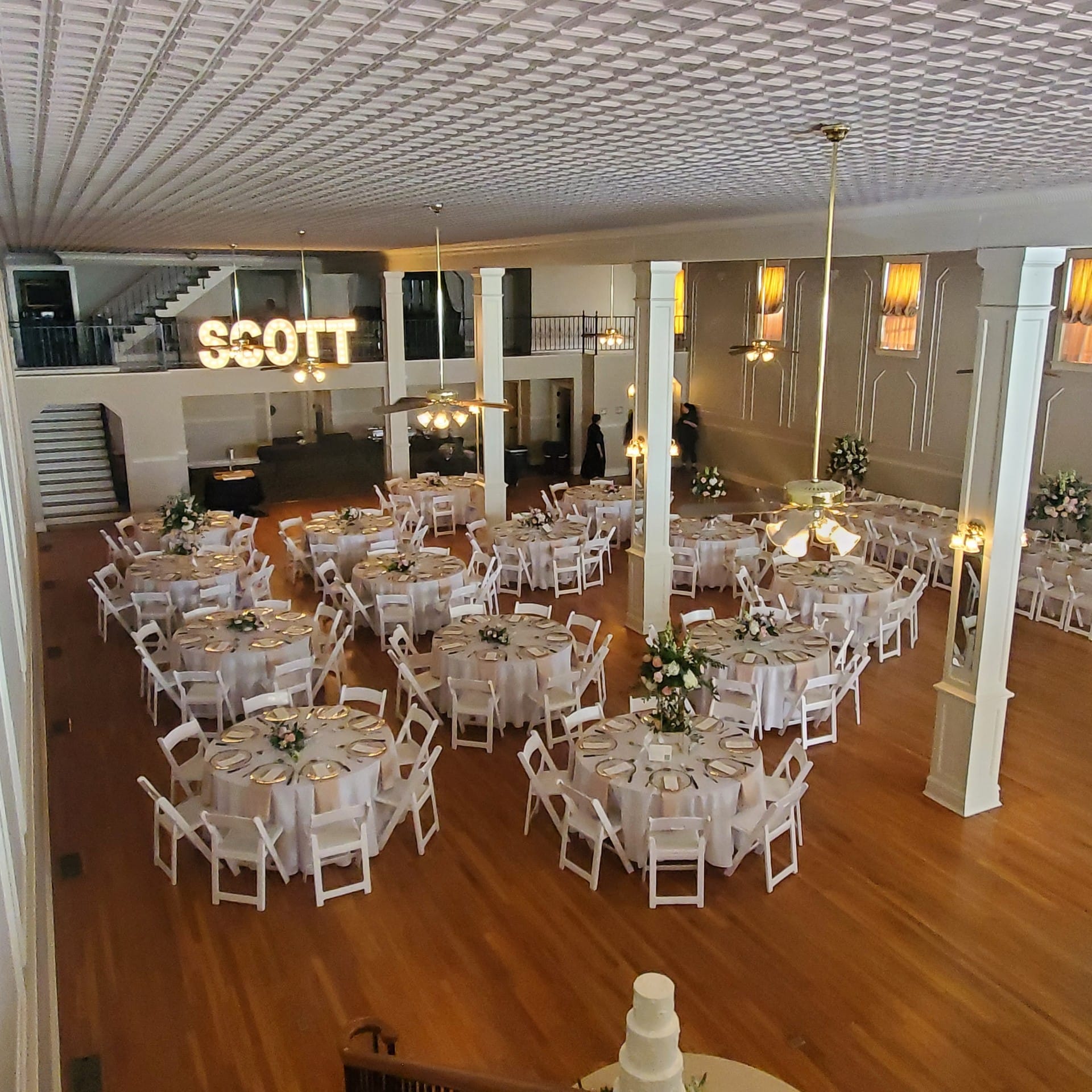 Picture from above of tables and chairs